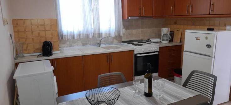 Maria'S Apartment Poros  Exterior photo